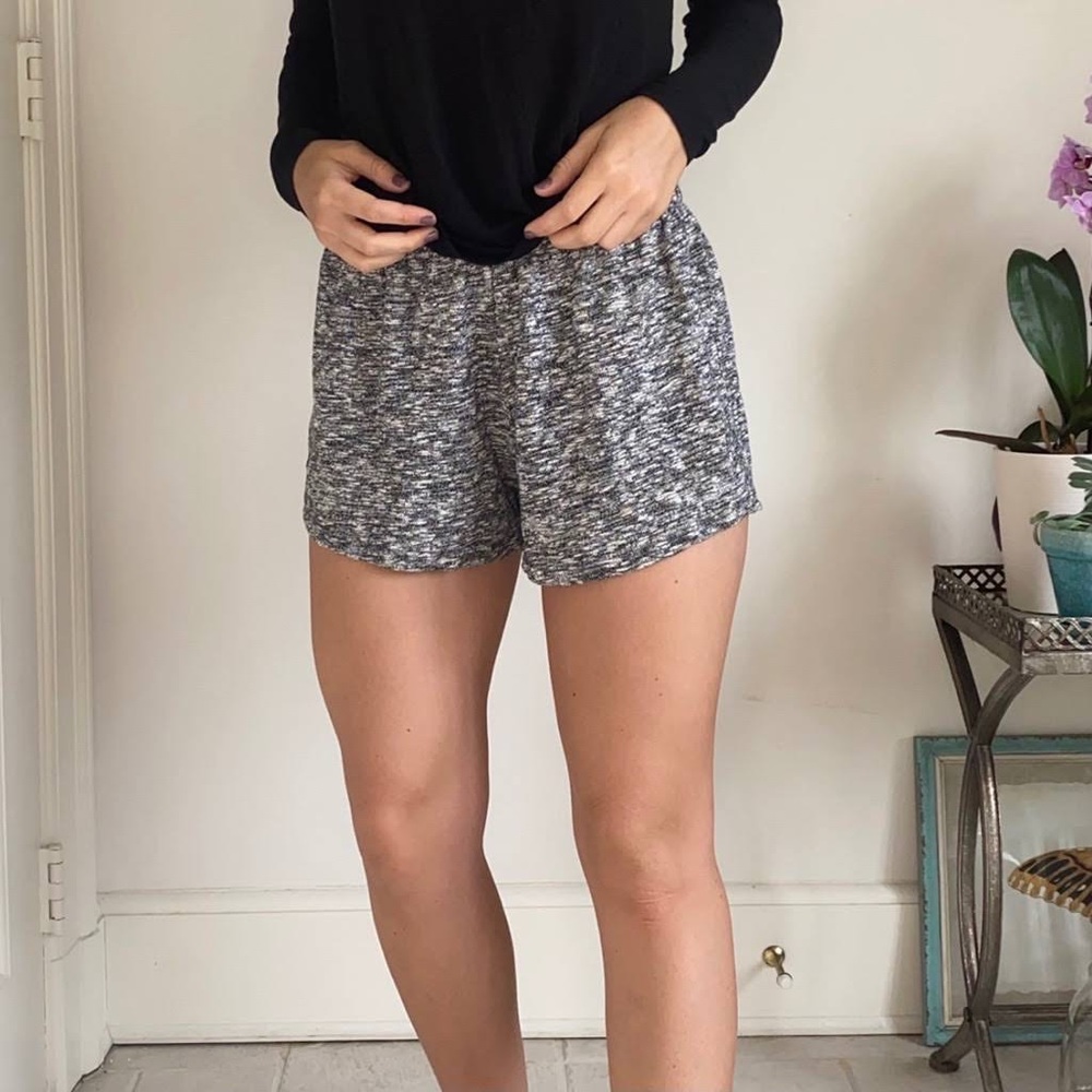 //BRANDY MELVILLE// Heathered Knit Shorts